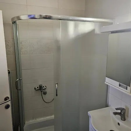 Apartment Suit 16 *